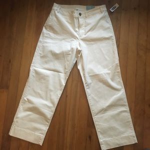 Old Navy White Size 8, Mid Rise, Wide Leg Chino